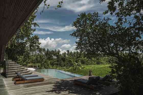 Flow House, художественная вилла с консьержем и клубом Ubud