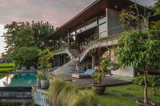 Flow House, художественная вилла с консьержем и клубом Ubud