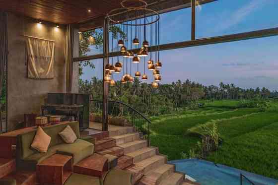 Flow House, художественная вилла с консьержем и клубом Ubud