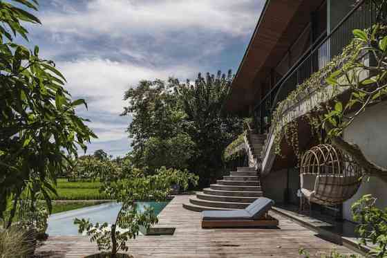 Flow House, художественная вилла с консьержем и клубом Ubud