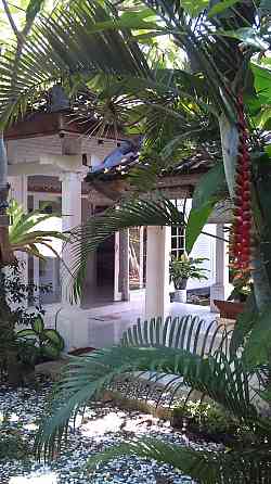 Bali style seminyak  3b beach house Kuta