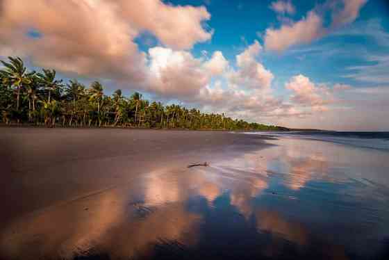 Beachfront Pool Villa Melaya Bali - 2BR Негара