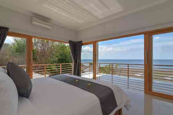 Вилла с частным бассейном Beach Front 4BR Villa @Lovina Area. Seririt