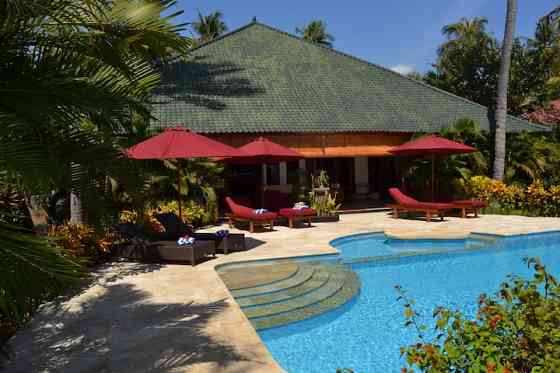 North Bali Beachfront Villa Damai, включая завтрак! Seririt