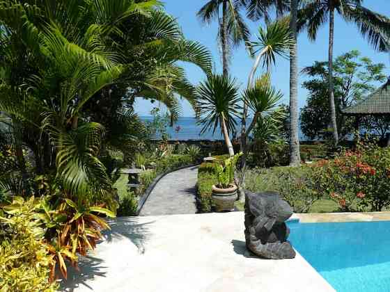 North Bali Beachfront Villa Damai, включая завтрак! Seririt