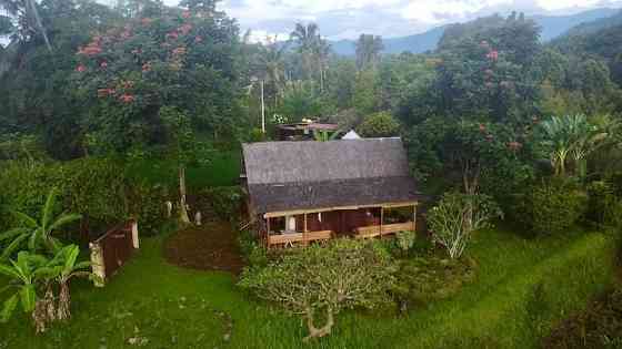 Sekempul Falls Teak House, Судаджи Singaraja