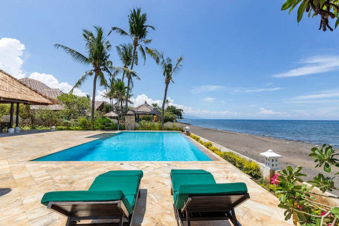 Вилла Bunga Melati Luxury Private Beachfront villa Banjar - изображение 2