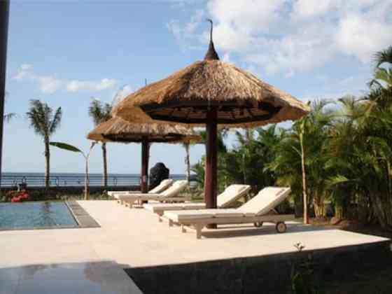 Danison - 4BR Beachfront Tropical Villa Seririt