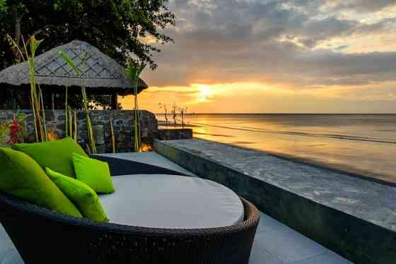 Вилла Emerald - Romantic Balinese Beachfront Villa Banjar