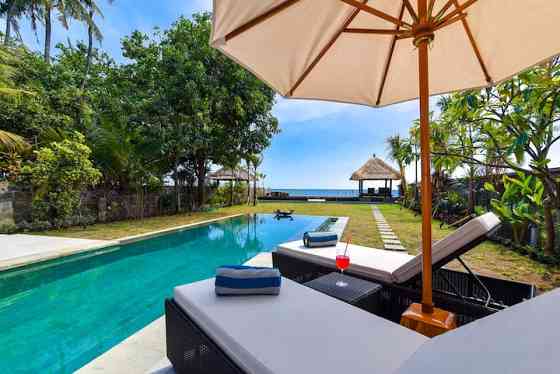 Вилла Emerald - Romantic Balinese Beachfront Villa Banjar