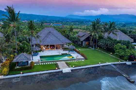 Роскошная вилла Beachfront Villa Nusa Indah CHSE сертифицирована Banjar