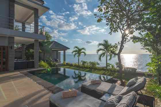 Villa Sean - Luxury and Romantic Beachfront Villa Singaraja