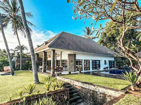 Вилла Architect 's Beachfront Villa в Кубутамбахане Singaraja