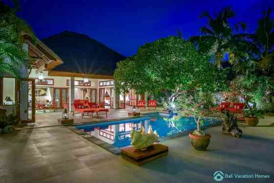 Villa Kamboja ~ Intimate Luxury Beach Villa 3BR Banjar