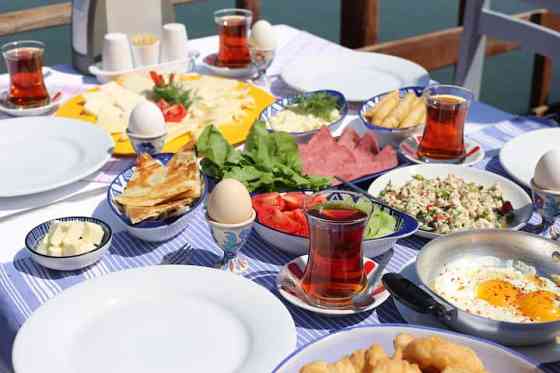 Dalyan Holiday Hotel on the River Facing the Tombs Ortaca