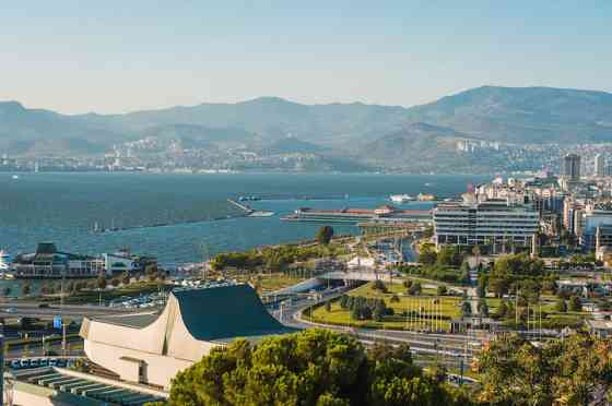 Захватывающий вид на море в центре Измира Izmir