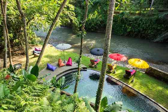 Домик с бамбуковыми черепахами и видом на реку в 5 км до центра Убуда. Ubud