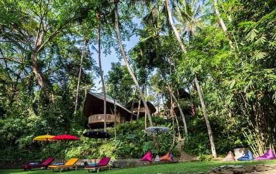 Домик с бамбуковыми черепахами и видом на реку в 5 км до центра Убуда. Ubud