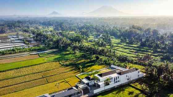 Роскошная вилла со спортивными сооружениями изахватывающим видом. Ubud