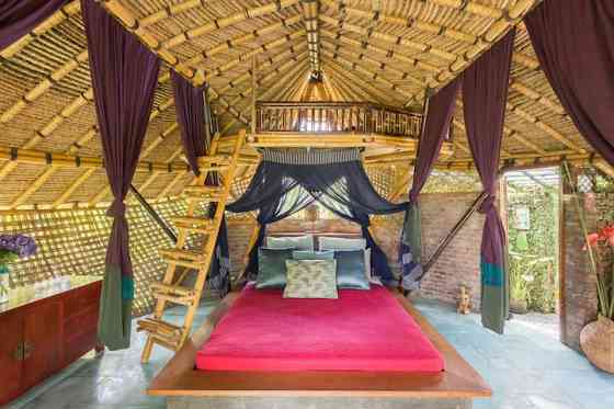 Коттедж Bamboo eco cottage в рисовых полях. Ubud