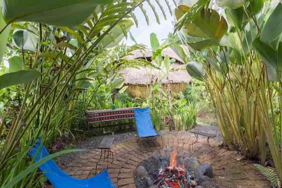 Коттедж Bamboo eco cottage в рисовых полях. Ubud