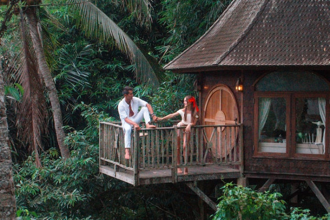 Дом Enchanted Hobbit Treehouse расположен в джунглях Ubud - изображение 5