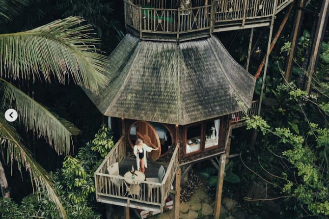 Дом Enchanted Hobbit Treehouse расположен в джунглях Ubud - изображение 2