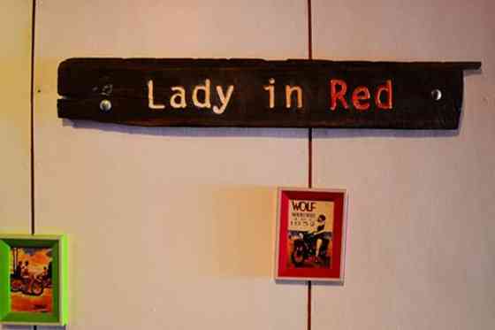 The Old Times Lanta-Lady in Red Room Транг