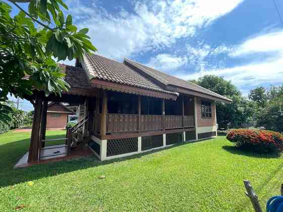 Ban Rai Teak House Ban Tak