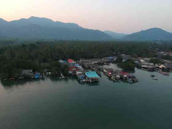 Спальня с двуспальной кроватью размера Queen size в Fisherman 's Village Трат