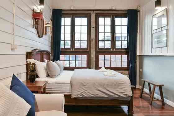 Cozy high ceiling 1 double bed + local breakfast Warin Chamrap