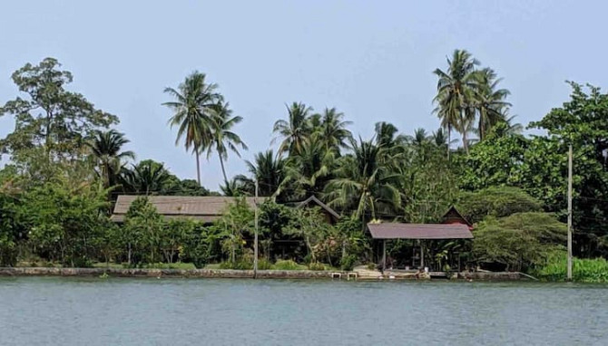 Деревянная хижина MaeKlong Riverfront в кокосовой ферме Damnoen Saduak - photo 1