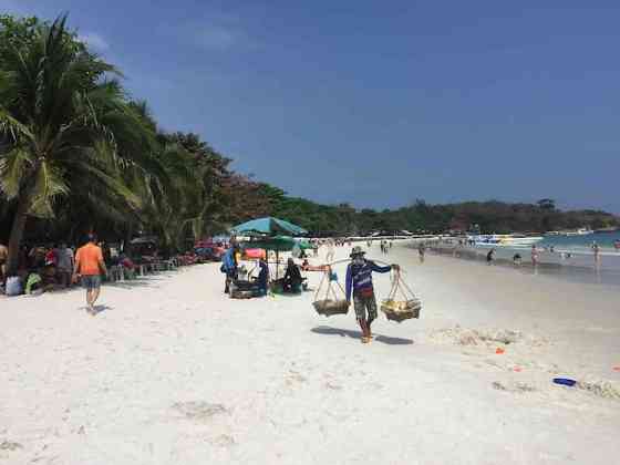 Кондоминиум Royal Rayong Beach с большим балконом Районг