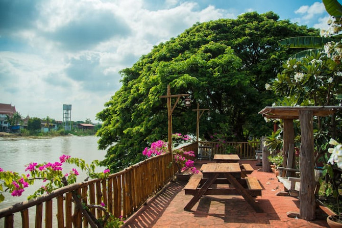 Комната в традиционном тайском тиковом доме на реке с батом Phra Nakhon Si Ayutthaya - photo 4