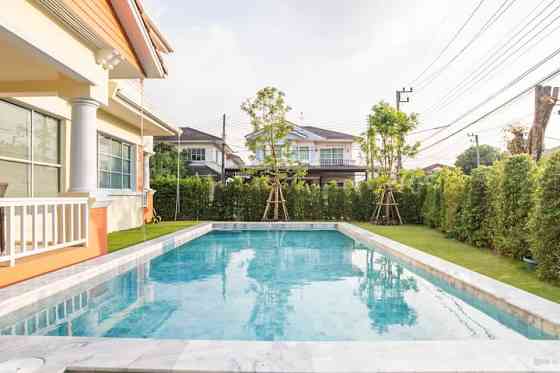 Семейный дом с частным бассейном Khlong Luang