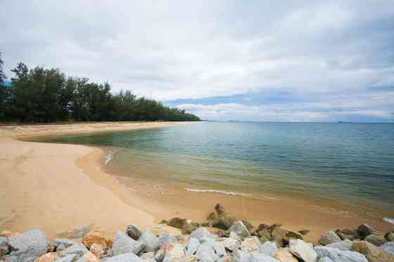 Тихая вилла с двумя спальнями и бассейном Prachuap Khiri Khan