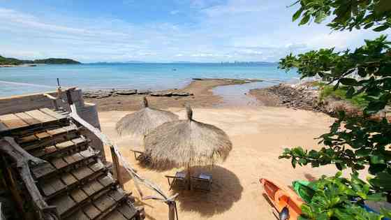 Blue Sea Beachfront Escape | Частный доступ на пляже. Phatthaya