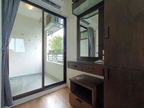 Просторная 1BR Lumpini Place Narathiwas Chongnonsi Phra Pradaeng