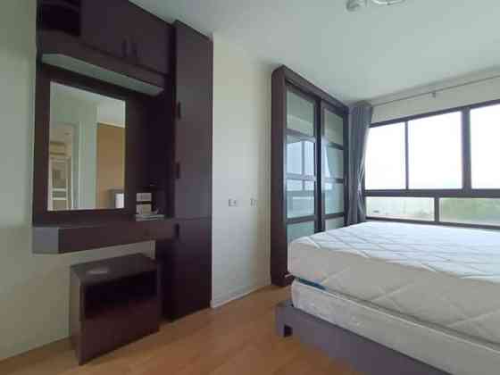 Просторная 1BR Lumpini Place Narathiwas Chongnonsi Phra Pradaeng