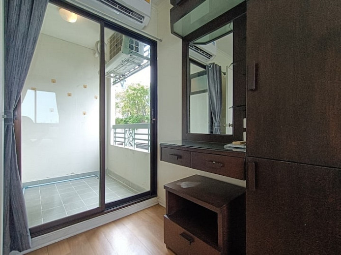 Просторная 1BR Lumpini Place Narathiwas Chongnonsi Phra Pradaeng - изображение 5