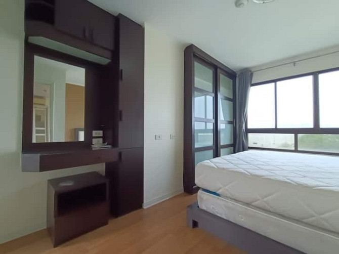 Просторная 1BR Lumpini Place Narathiwas Chongnonsi Phra Pradaeng - изображение 2