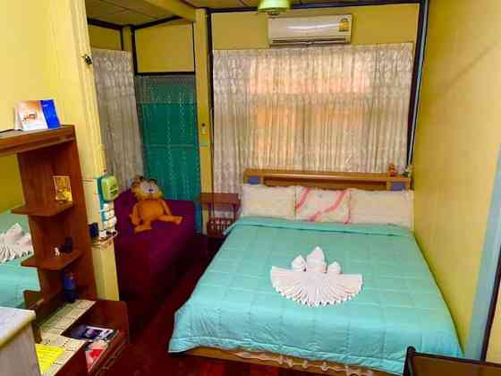 Pee Homestay Лопбури