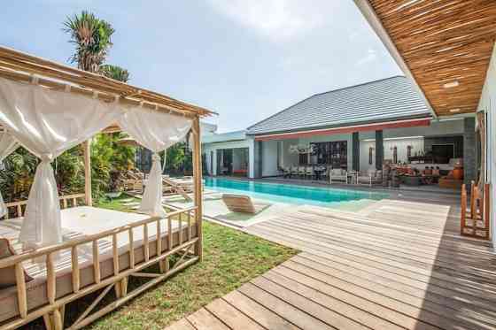 5BR Villa Two Pools Canggu 200 м до пляжа. Kuta