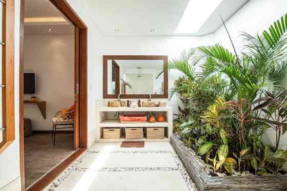 5BR Villa Two Pools Canggu 200 м до пляжа. Kuta