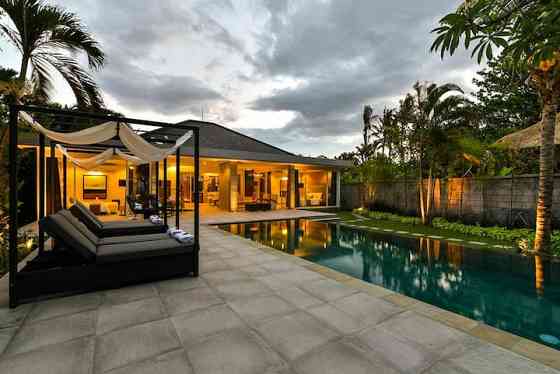 Villa Lou - Luxury Villa By The Beach Banjar