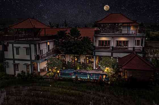 Красивый тропический сад рядом с Убудом Ubud